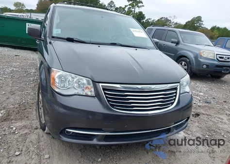 2015 Chrysler Town & Country Touring z USA, uszkodzony, nr VIN 2C4RC1BG5FR538724